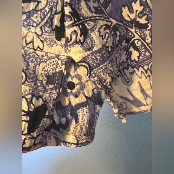 Catherines Women Button Down Collar Floral Button Cuffed Shirt - Picture 9 of 13